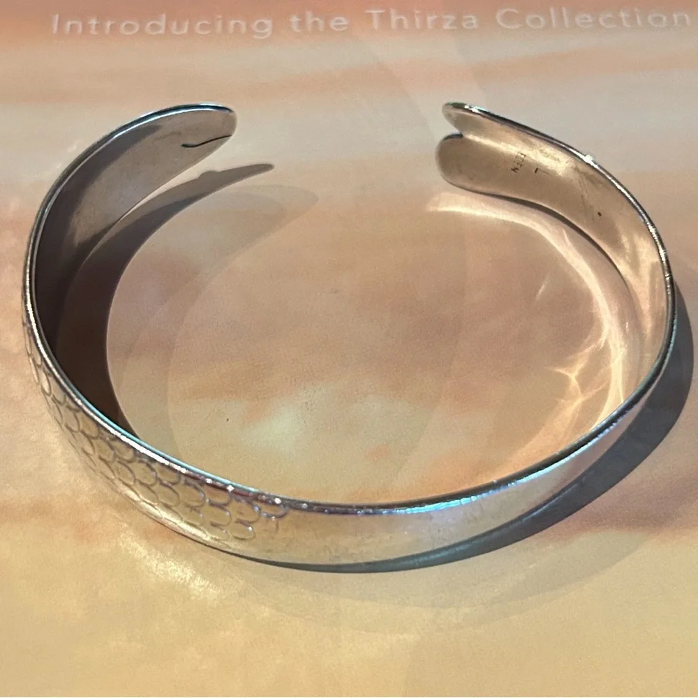 Silver Fish Design Bracelet - Picture 3 of 9